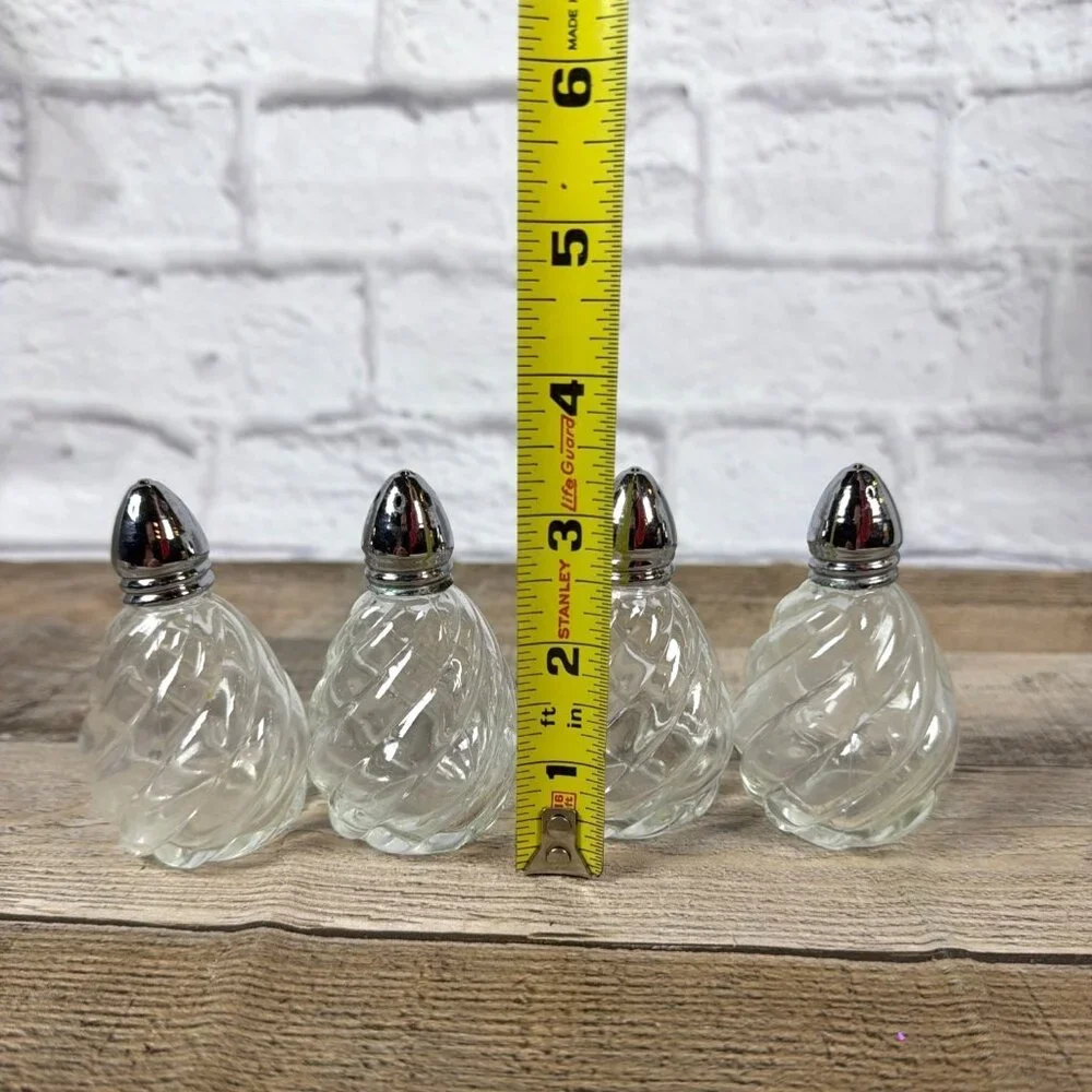 Set Of 4 Clear Glass I Rice Swirl Salt Pepper Mini Shakers Japan 1950s Vintage - Picture 5 of 13